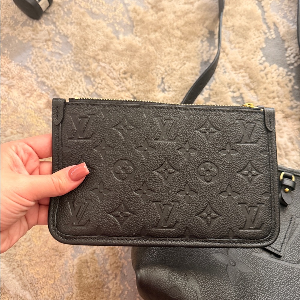 Louis Vuitton Carryall PM - Black - Picture 4 of 12